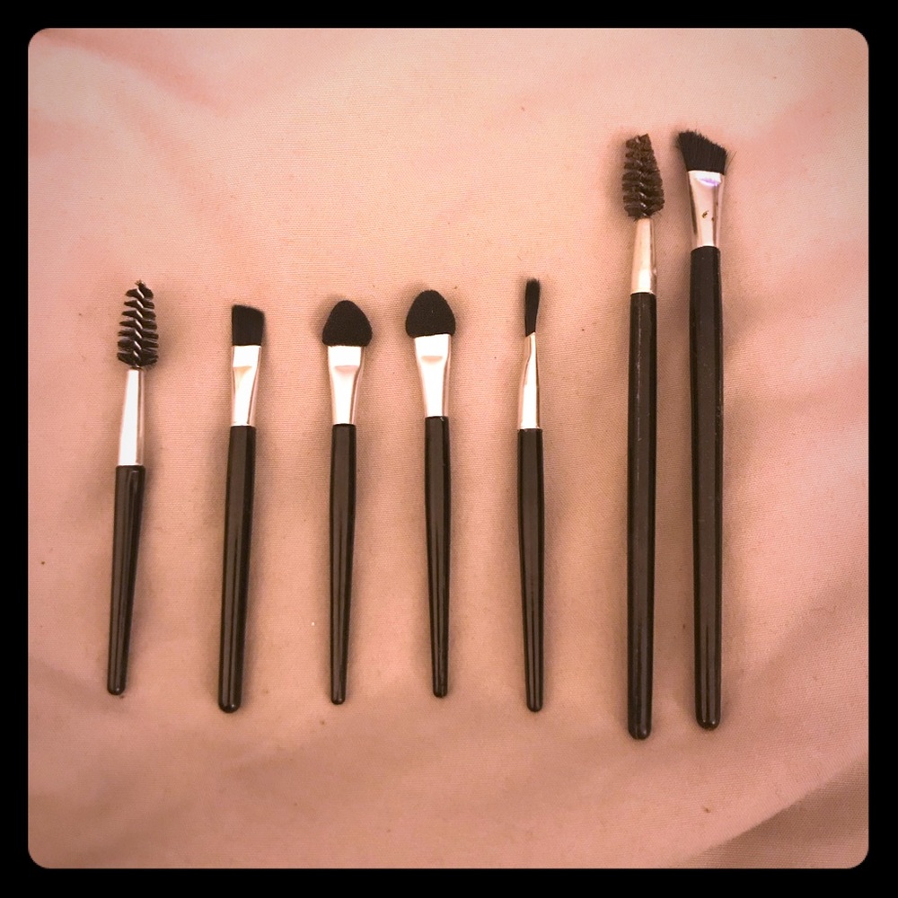 Mini travel brush set